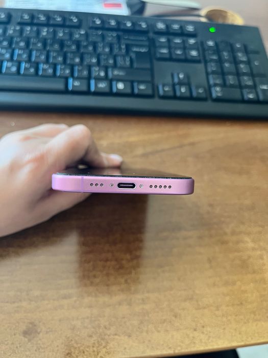 iphone 16 pink като нов