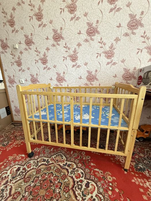 Детская кроватка