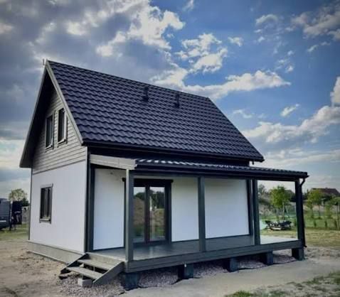 Case pe structura metalica și panouri servus
