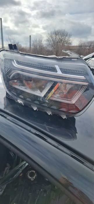 Фар за Dacia Duster / Дачия Дъстър