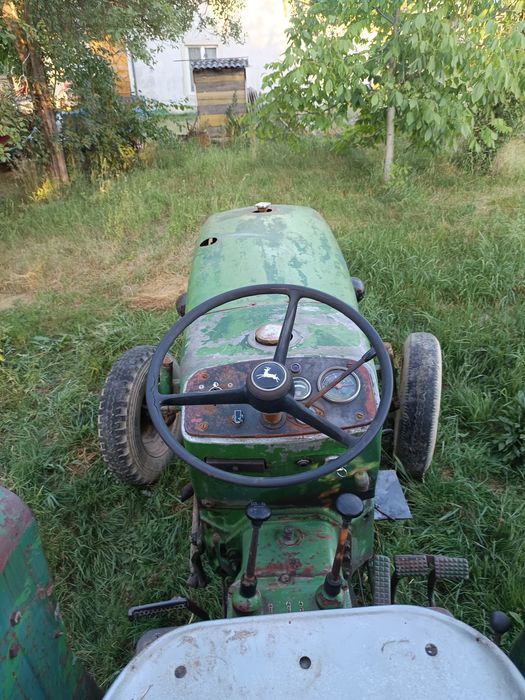 Tractor John Deere 710
