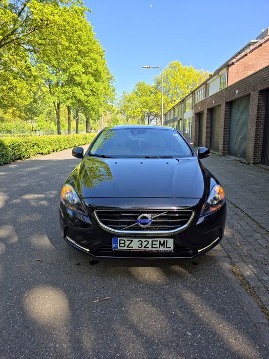 Volvo V40 D4 2015 
 Întreținut impecabil