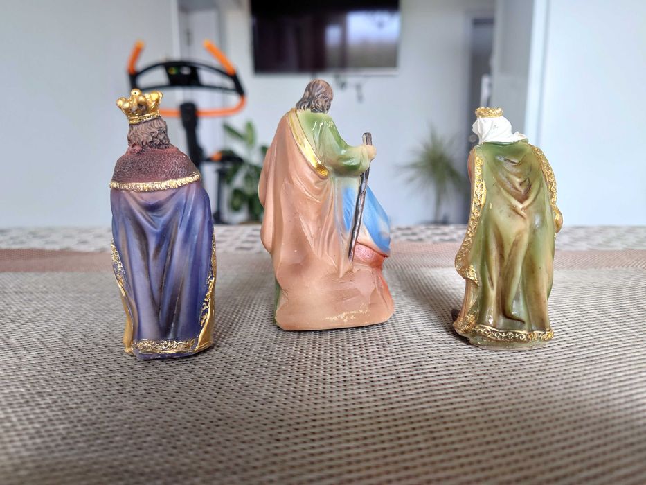 Стилни и красиви с изработката си фигури.Цената е за всичките.