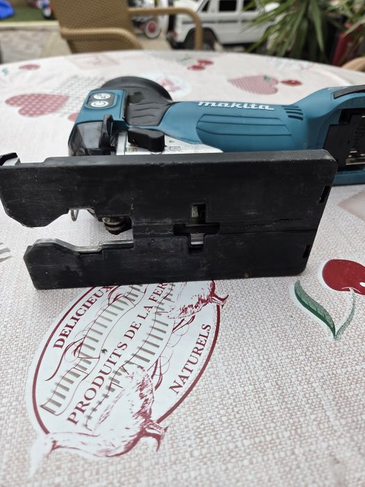 Акумулаторен прободен трион MAKITA DJV181