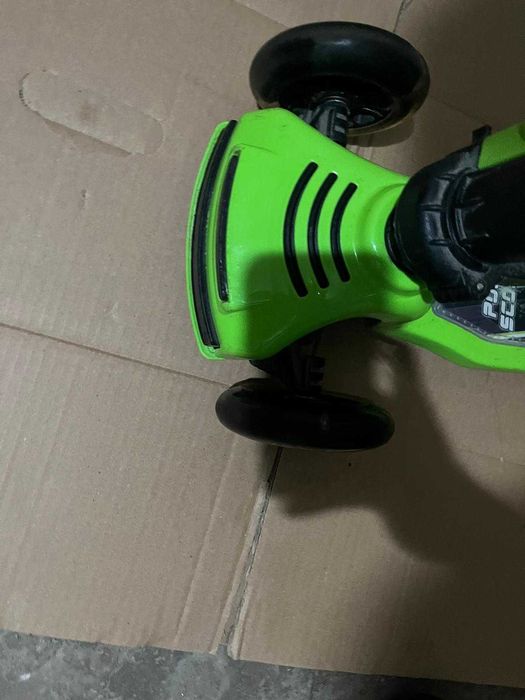 Vand trotineta pentru copii cu luminite