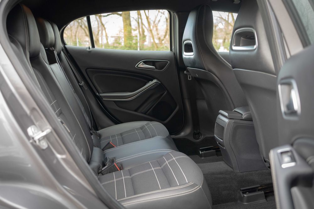 Rate de la 293euro/Luna. Mercedes GLA 200 Urban 1.6i-155cp Euro6 Fara Accidente Garanție 3Ani