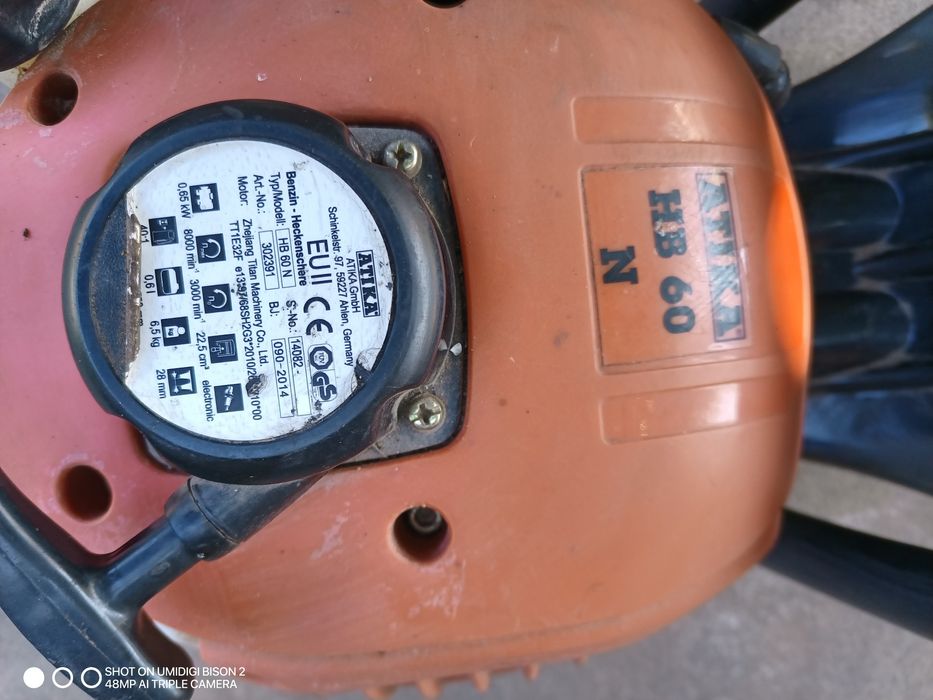 Foarfeca gard viu pe benzina