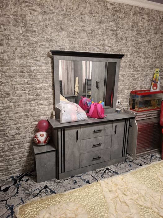 Hitech uslubidagi mebel