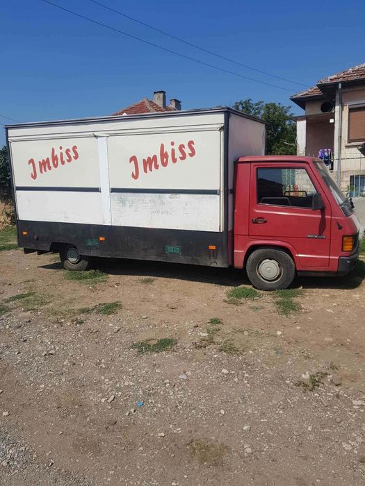 Продавам оборудван кемпер Mercedes MB100D