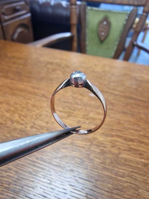 Дамски Златен Пръстен с ДИАМАНТ - Заложна къща Галерия 65