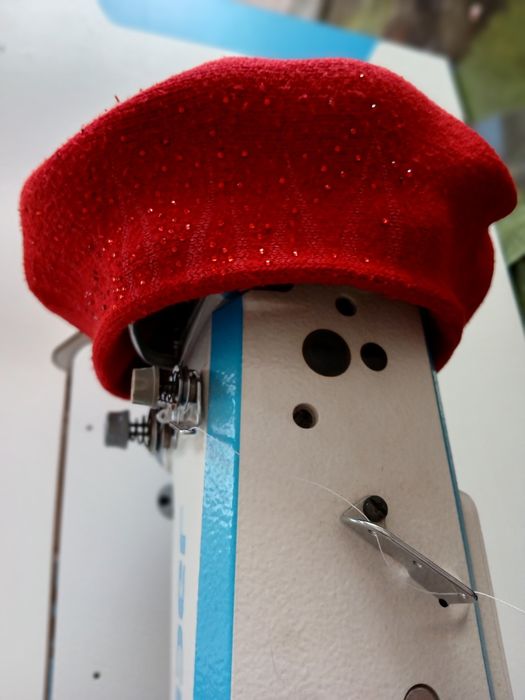 Продается шапка беретка