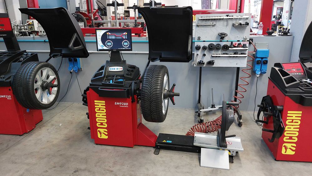 CORGHI - EM 9280 Compact - Баланс машина за гуми на леки автомобили