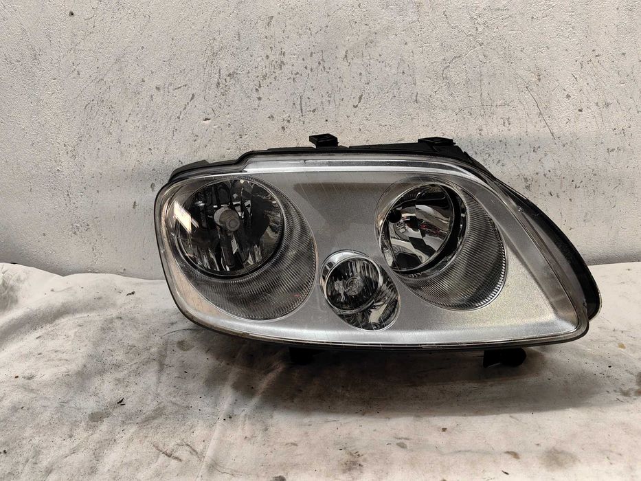 Оригинален  фар  Vw Caddy Touran