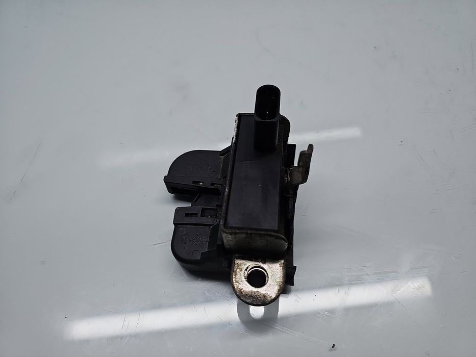 Broasca haion Volkswagen Golf 5 (1K1) [Fabr 2004-2008] 1K6827505B