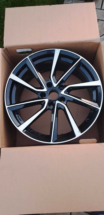 janta Toyota Rav4 model nou pe 19 inci