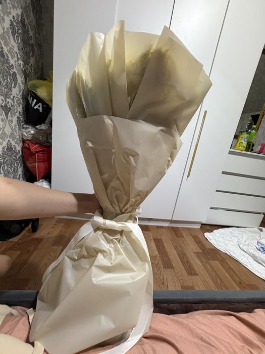 Цветы свежие, белые розы