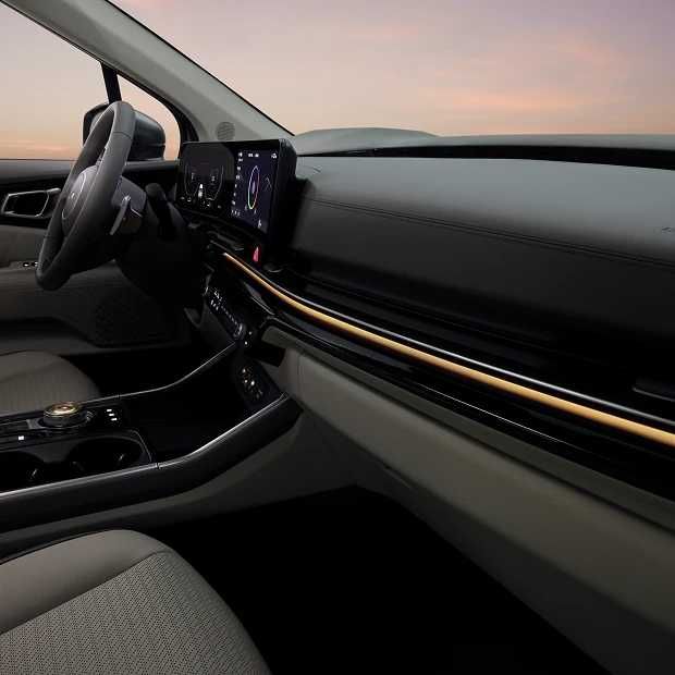 Янгиланган Kia Carnival