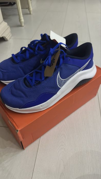 Кроссовки Nike legend essential 3