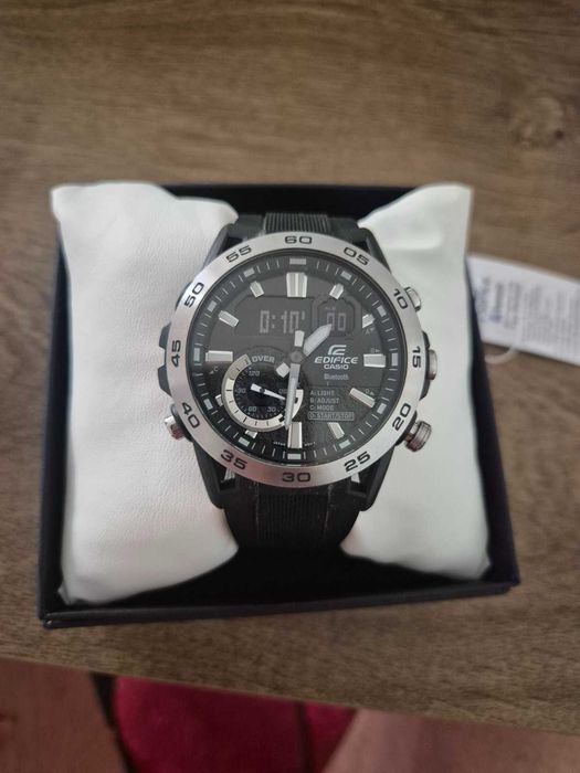 Часовник CASIO Edifice ECB-40P-1AEF