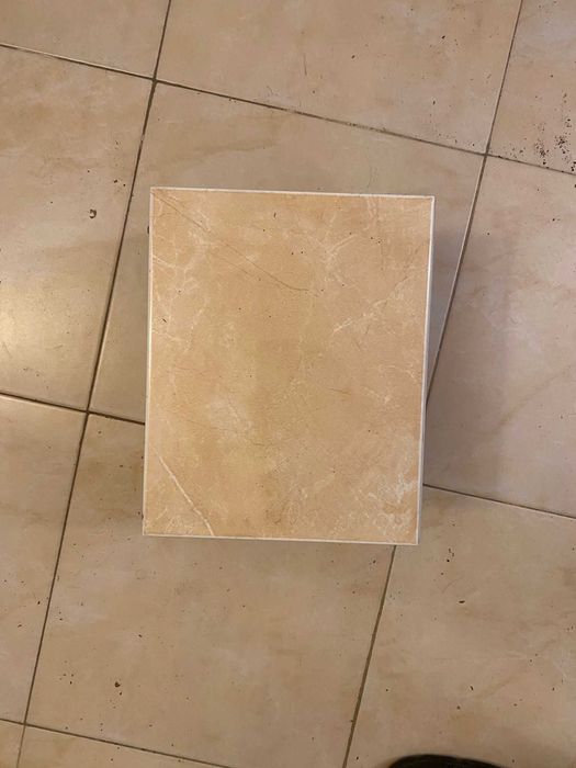 Спешно! Различни видове фаянсови и теракотни плочки