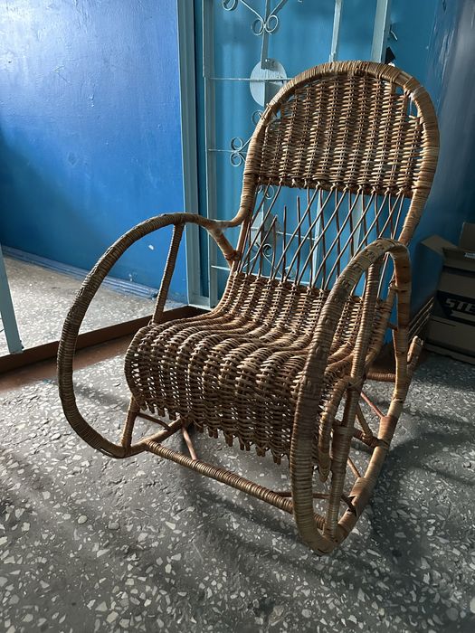 Кресло-качалка из ротанга