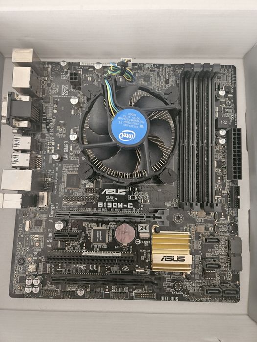 Vând procesor i5-6500 cu  tot cu placă de bază