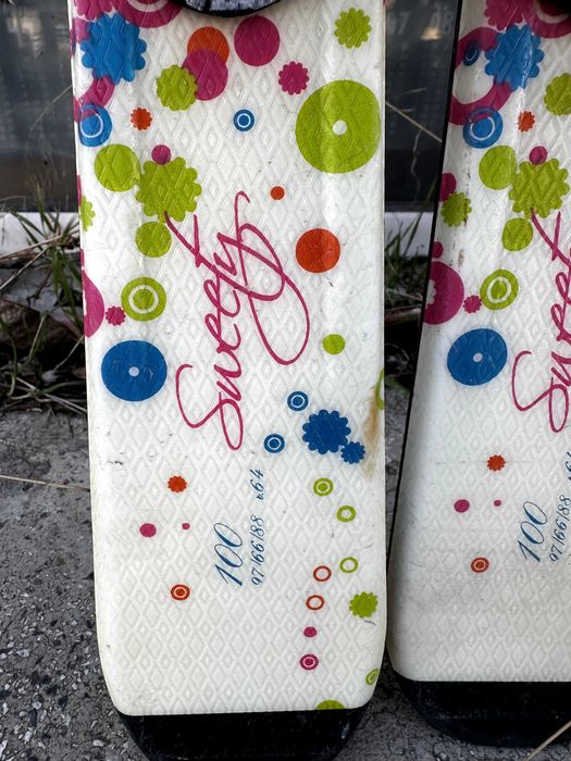 детски ски и ски обувки за момиче