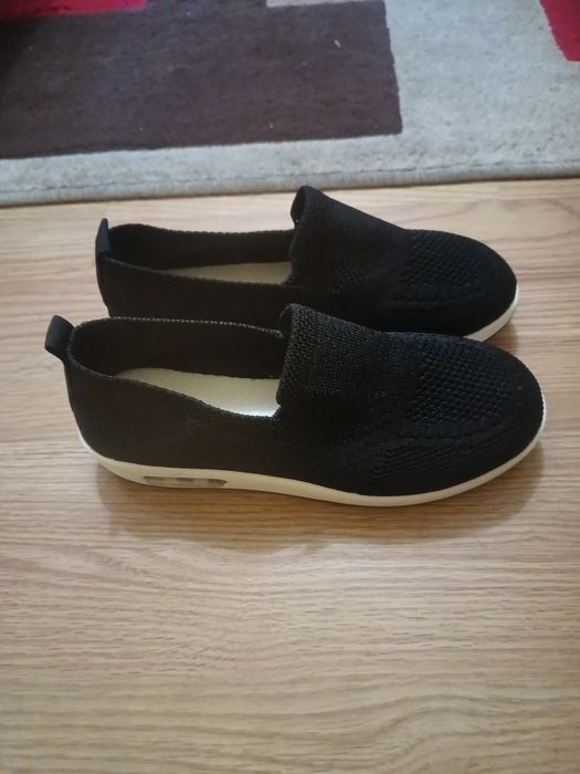 De vânzare adidași noi nauti,nu sunt purtați niciodată