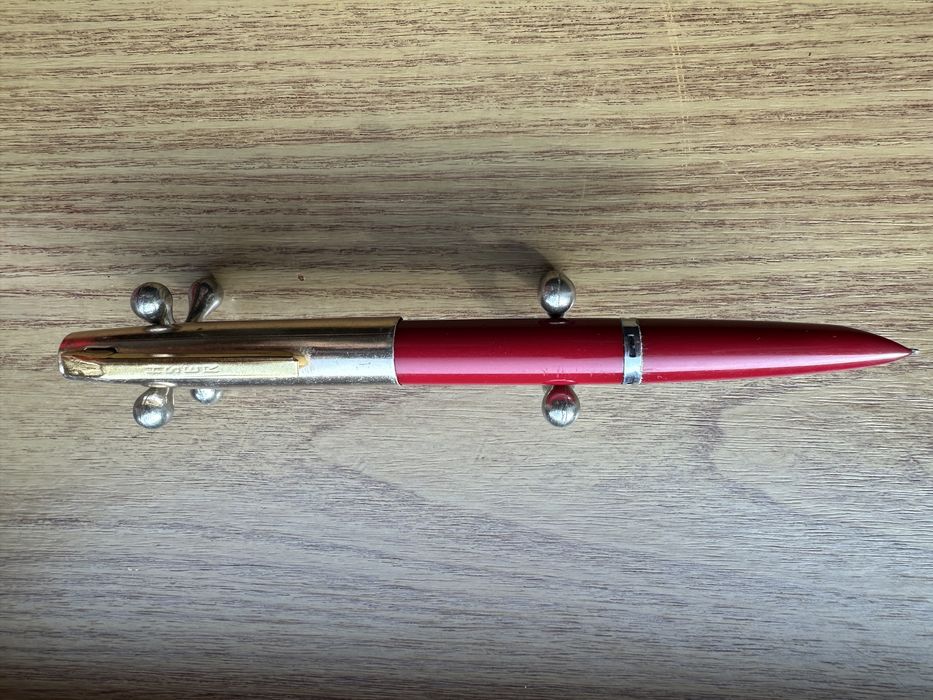 Stilou chinezesc rosu