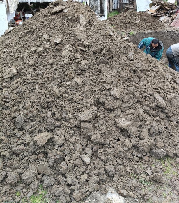 Pamant pentru umplutura , gratis ,nu asigur tran sport și manipulare