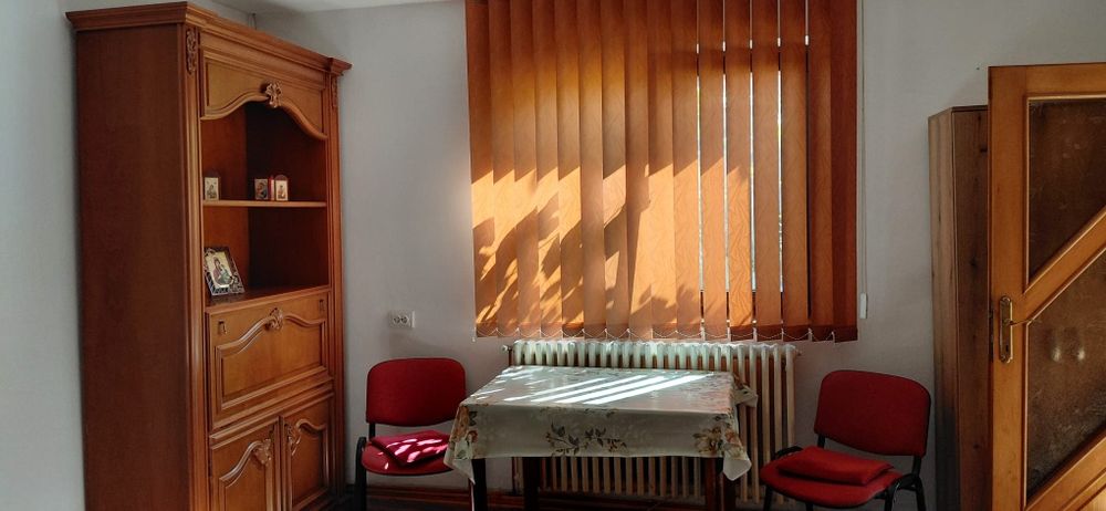 Închiriez garsonieră la casă