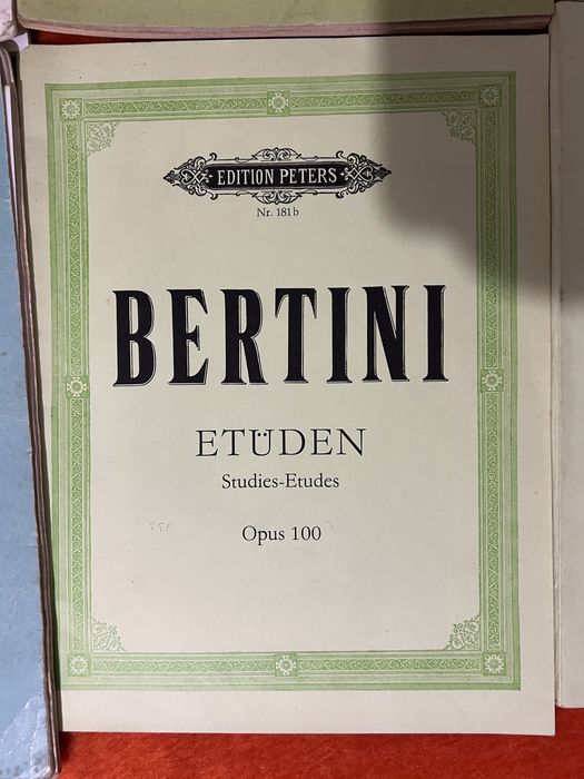 Учебници по музика