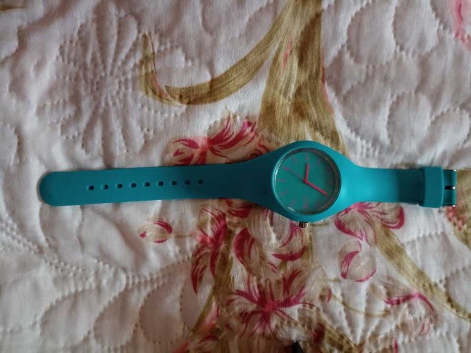 LED часовник и ICE часовник в отлично състояние на ниска цена