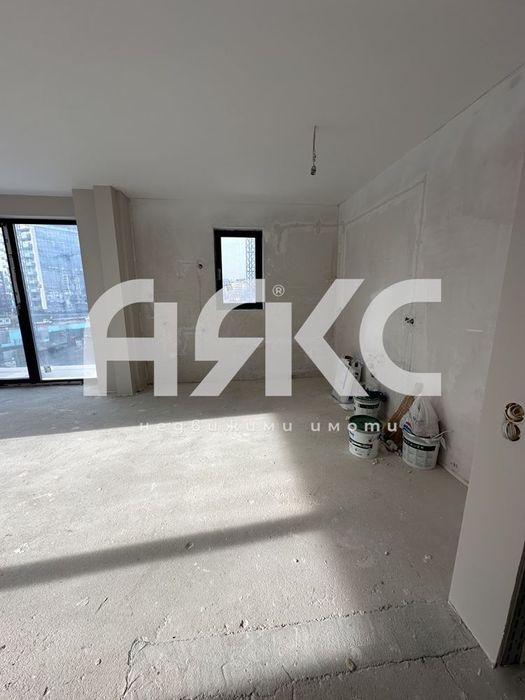 Тристаен апартмент в кв. Хладилника