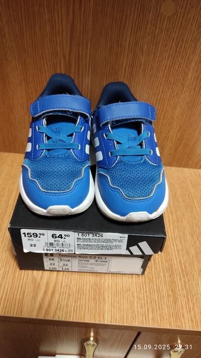 Vând papuci sport marca Adidas Nr 22