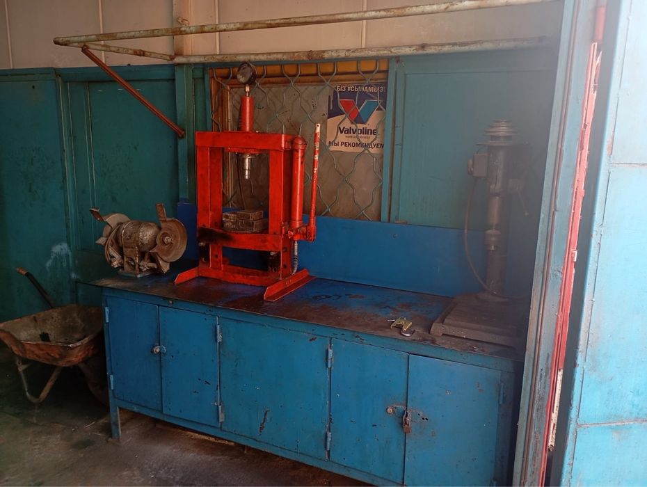 Сто , бокс , подъемник , помещение