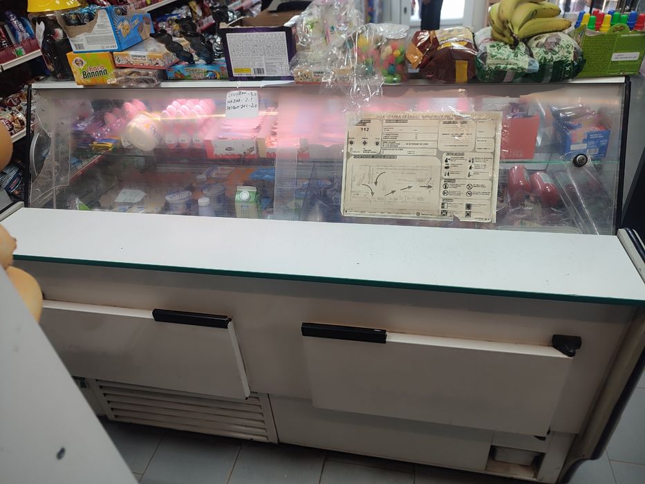 Vitrina frigorifica mezeluri și lactatele 1,8m