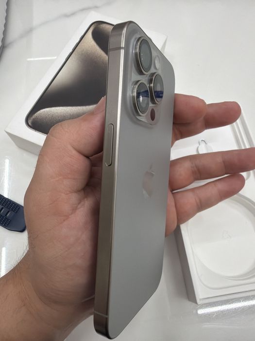 iPhone 15 pro natural