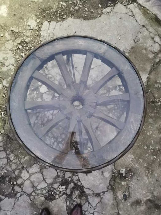 Masa rotunda din roata de car