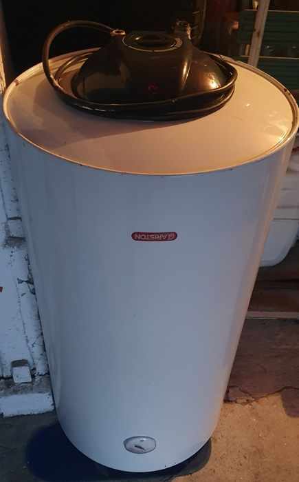 Vând boiler electric Ariston