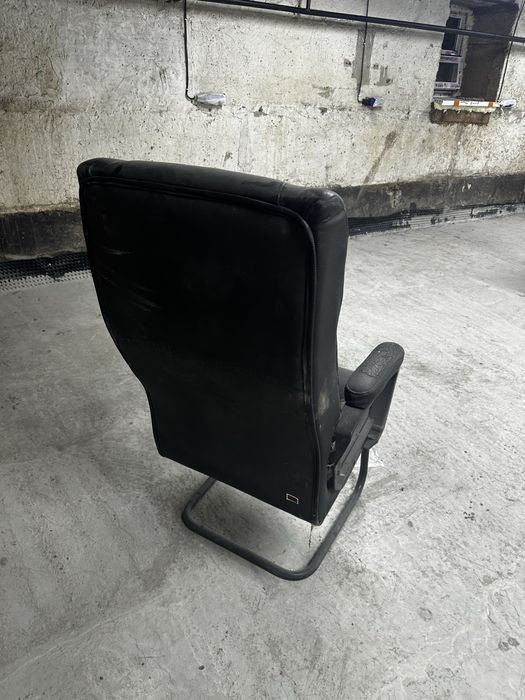 Продам офисны кресло