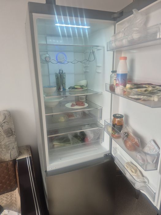 Продам холодильник двухкамерный