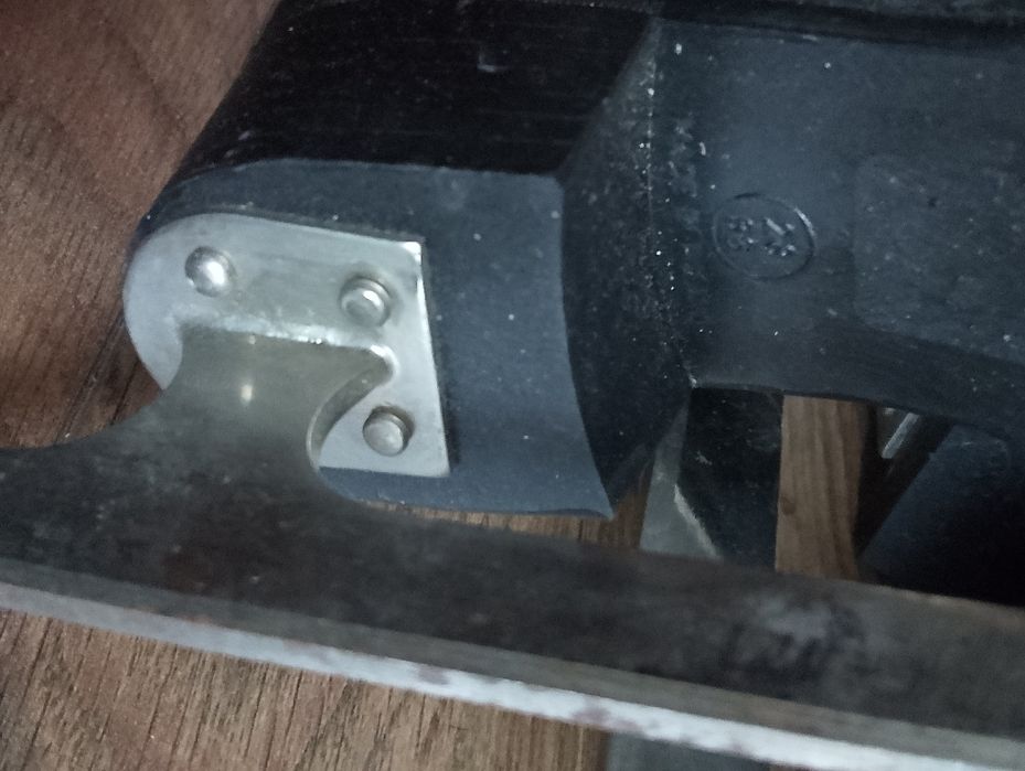 Кънки за лед ...