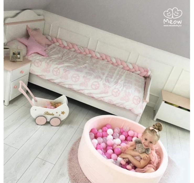 Meow baby нов луксозен ръчно израбоетен басейн с 300 топки