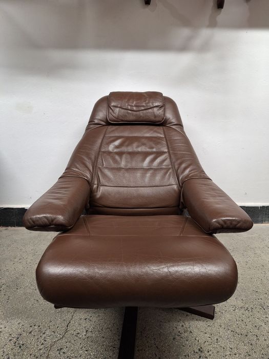 Фотьойл, кресло от естествена кожа със зони за релакс