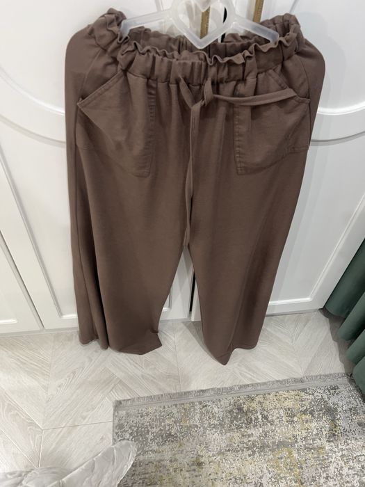 Белая рубашка и килот