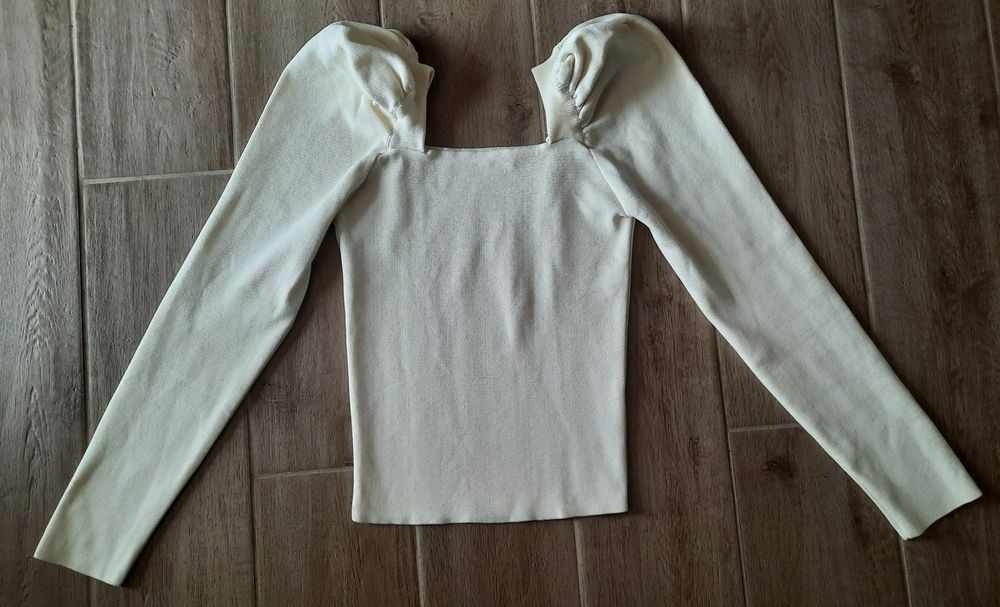 Блузи (различни) с дълъг ръкав- Всички за 15 лв.