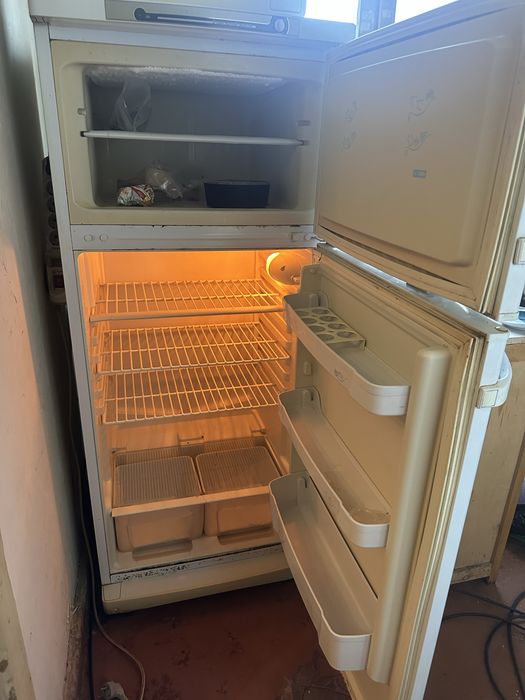 Холодильник Indesit хороший срочно
