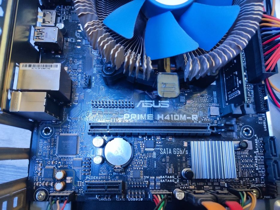 Cs2 dota2 gtaV ASUS PRiME H410M-R Core i3 10100f ddr4 8gb 2666mhz