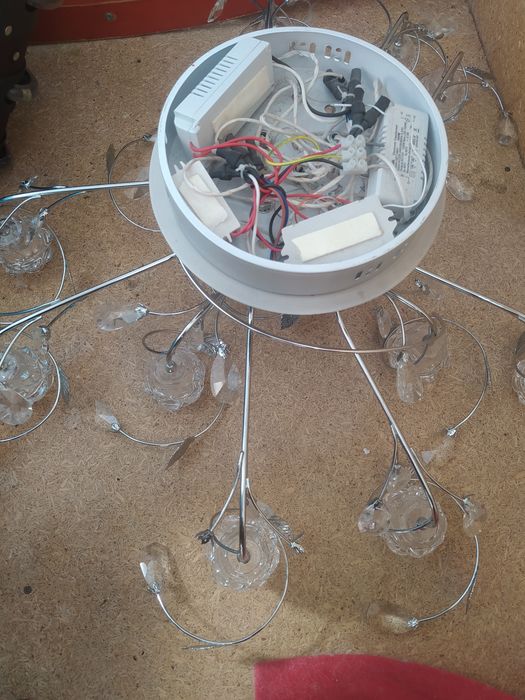 Продам большую люстру